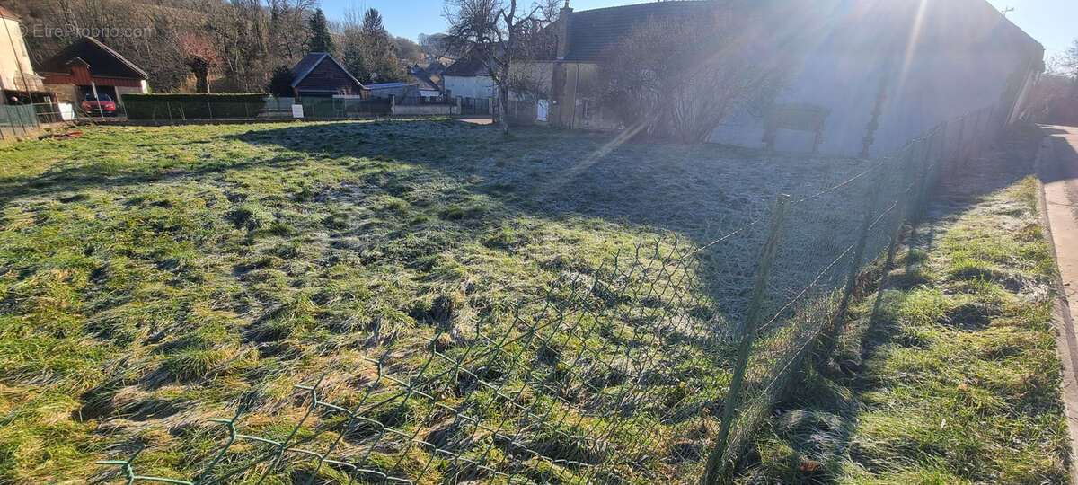 Terrain à MARAYE-EN-OTHE