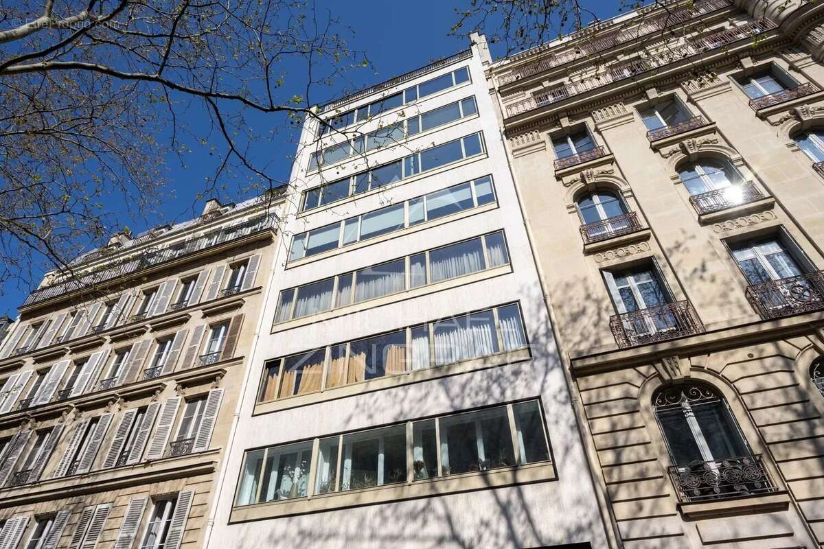 Appartement à PARIS-7E