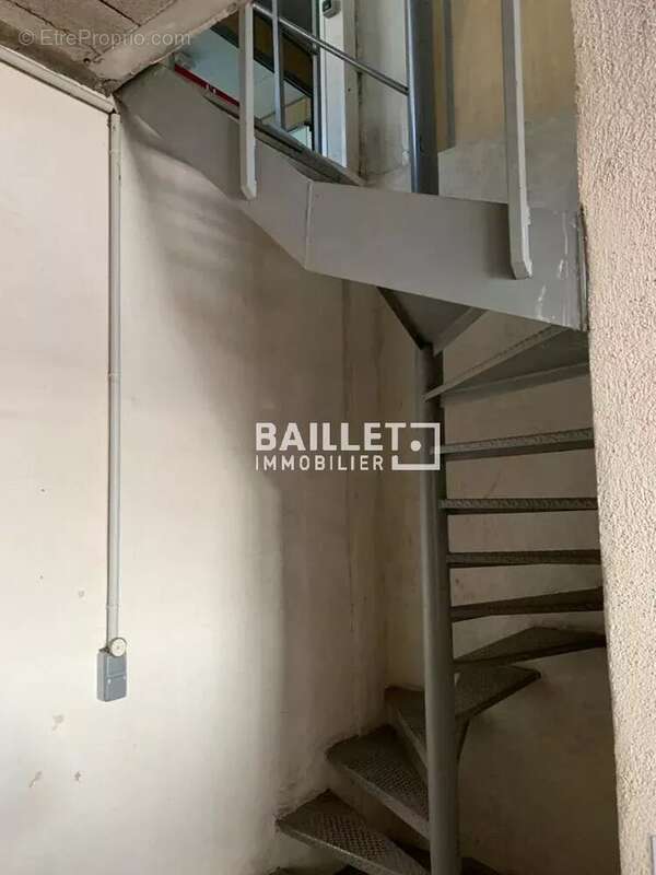 A vendre entrepôt / local 500 m2 zi carros - photo 8