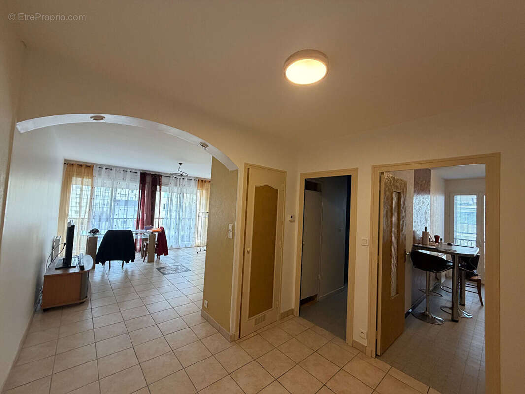 Appartement à GUILHERAND-GRANGES