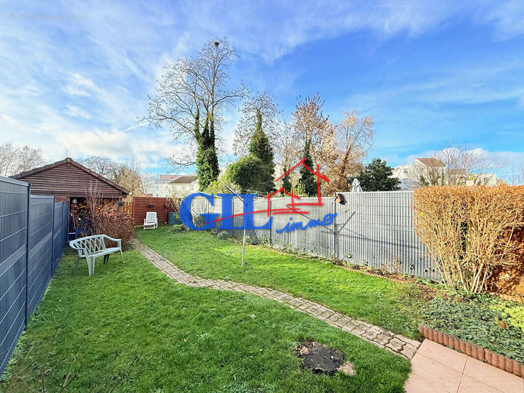 Maison à SAVIGNY-LE-TEMPLE