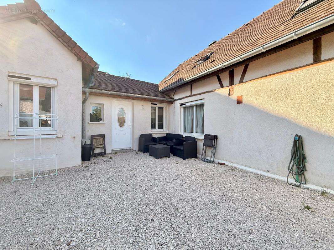 Maison À Vendre 70m² 2 chambres, 281m² terrain - photo 5