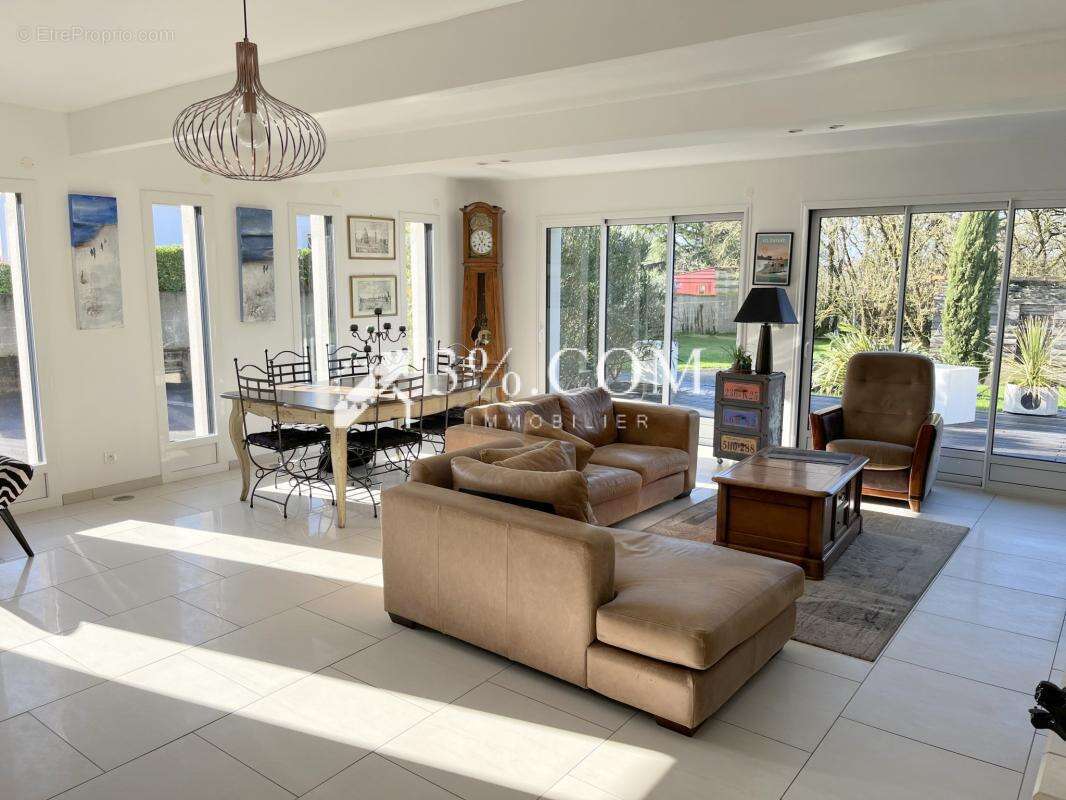 Maison à BOUGUENAIS