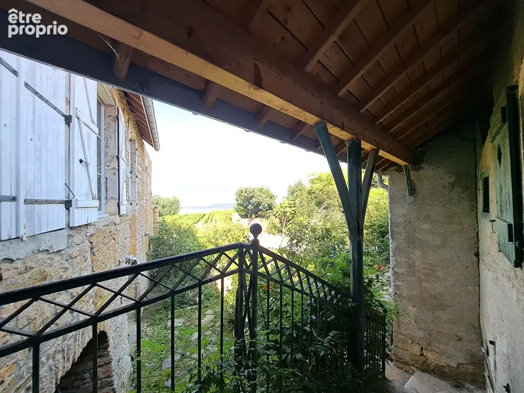 Bâtisse en pierre à réhabiliter, vue sur le vignoble Jurassien à Ménétru-Le-Vignoble 39210 - photo 4