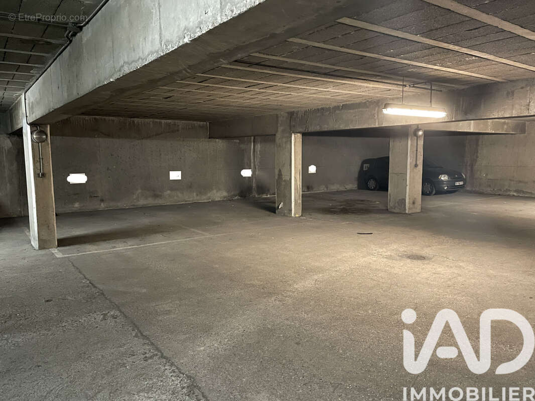 Photo 2 - Parking à PARIS-10E