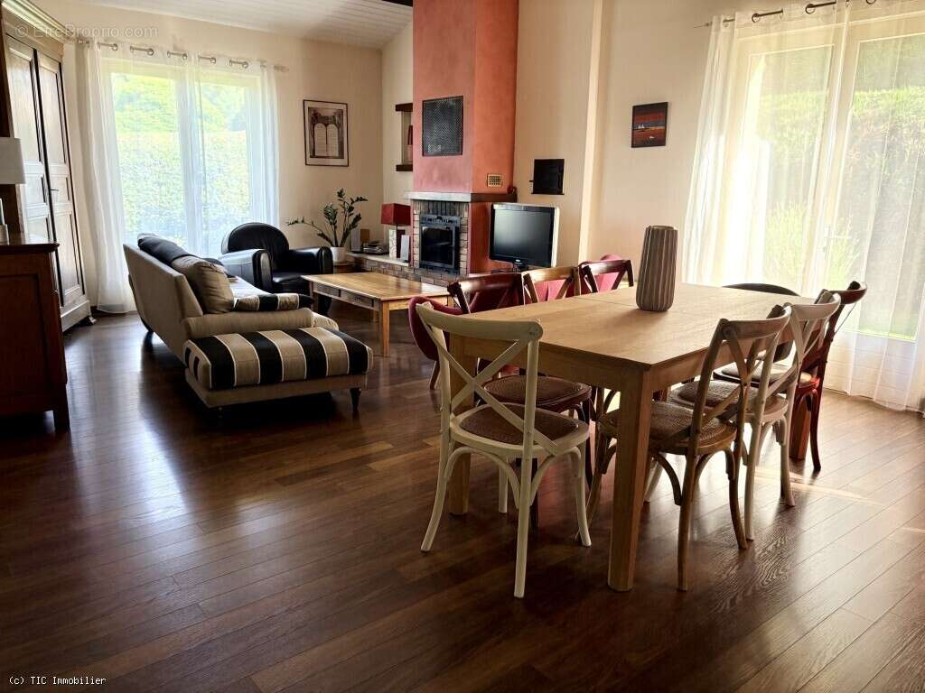 Maison contemporaine de 105 m² avec grand jardin arboré et piscine chauffée - photo 7