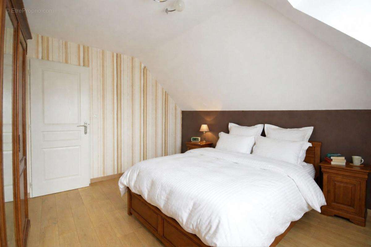 possibilité PMR - Maison T7 au Calme de la Toison d’Or triple garage, jardin clos et arboré et quartier bienveillant - photo 6