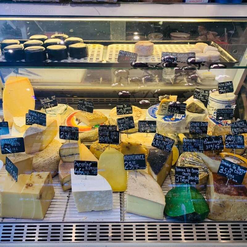 Autre à PARIS-11E
