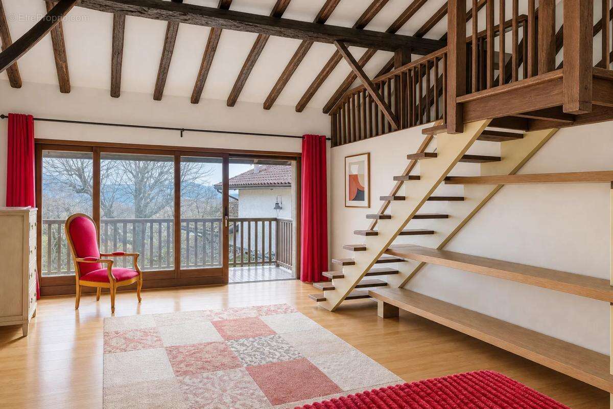 Propriété familiale avec espace bien-être et 8 600 m² de nature - photo 10