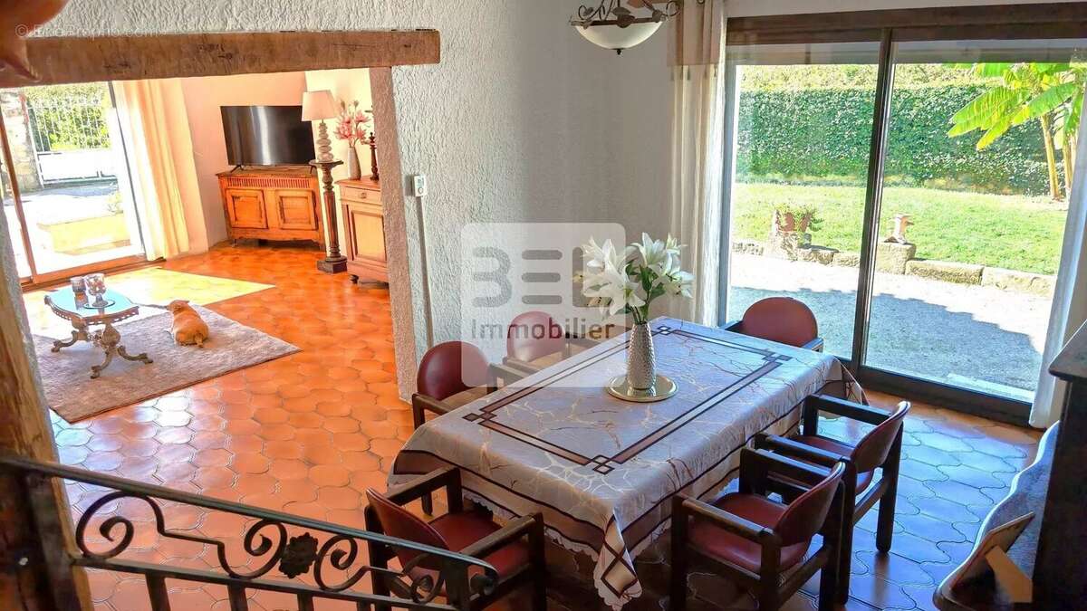 Maison à CAMARET-SUR-AIGUES