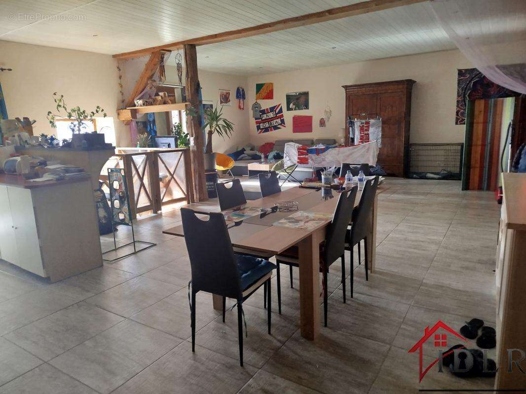 Ensemble immobilier compose de 3 maisons - photo 12