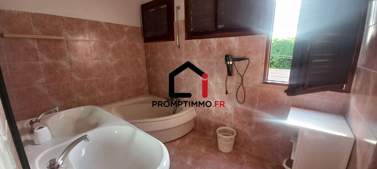 SDB suite parentale - Maison à RIVIERE-SALEE