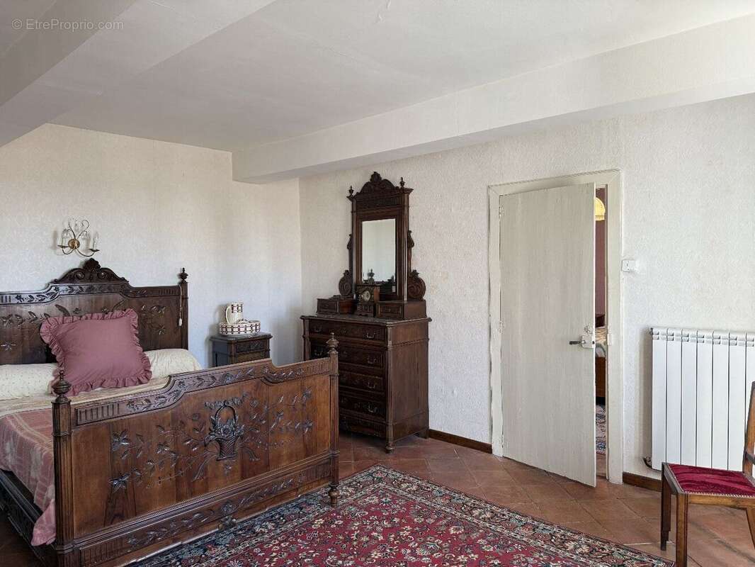 Grande maison de ville avec cours + possibilité de 2 logements ! - photo 10