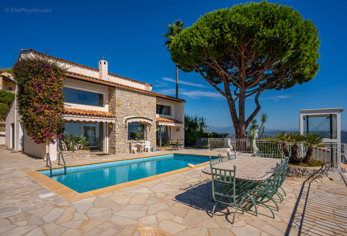 Maison à MANDELIEU-LA-NAPOULE