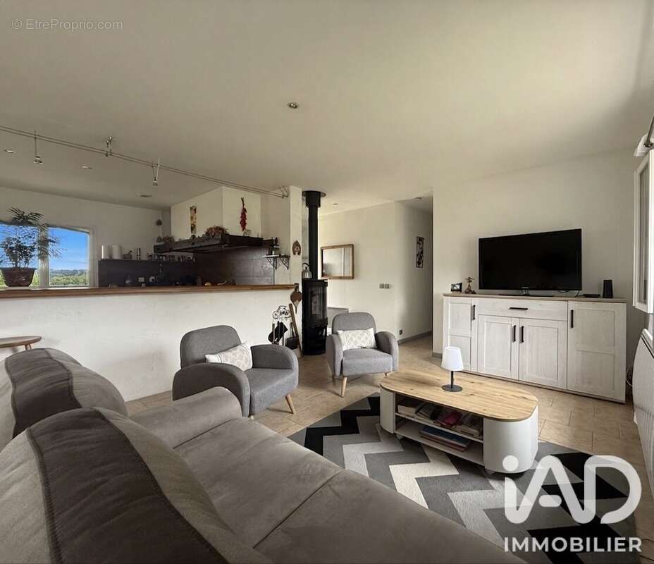 Maison 144 m² à Armillac  - photo 4