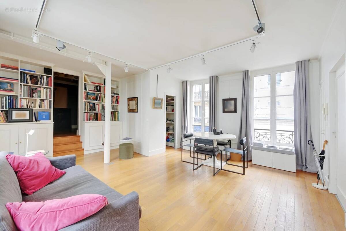 Appartement à PARIS-3E