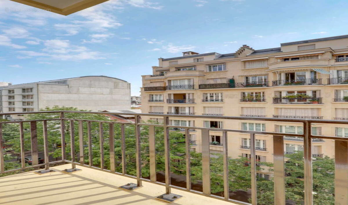 Appartement à PARIS-16E