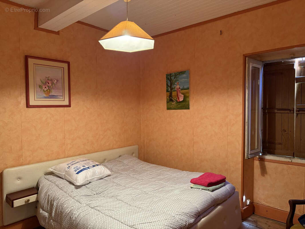 Maison de campagnes avec dépendances à rénover sur 4.8ha proche de Gondrin - photo 4