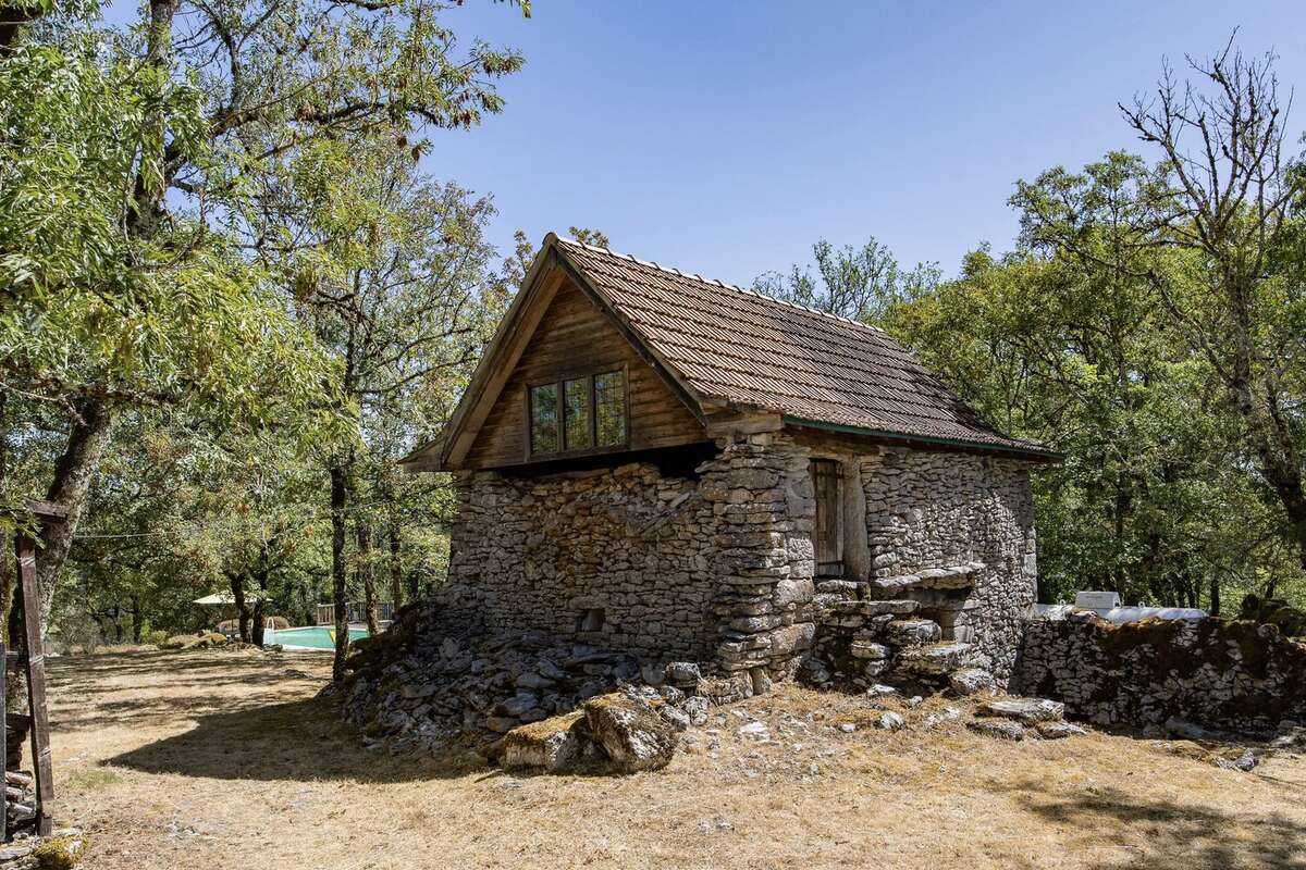 Secteur Causses du Quercy: charmante maison en pierre avec piscine et 2 granges - photo 14