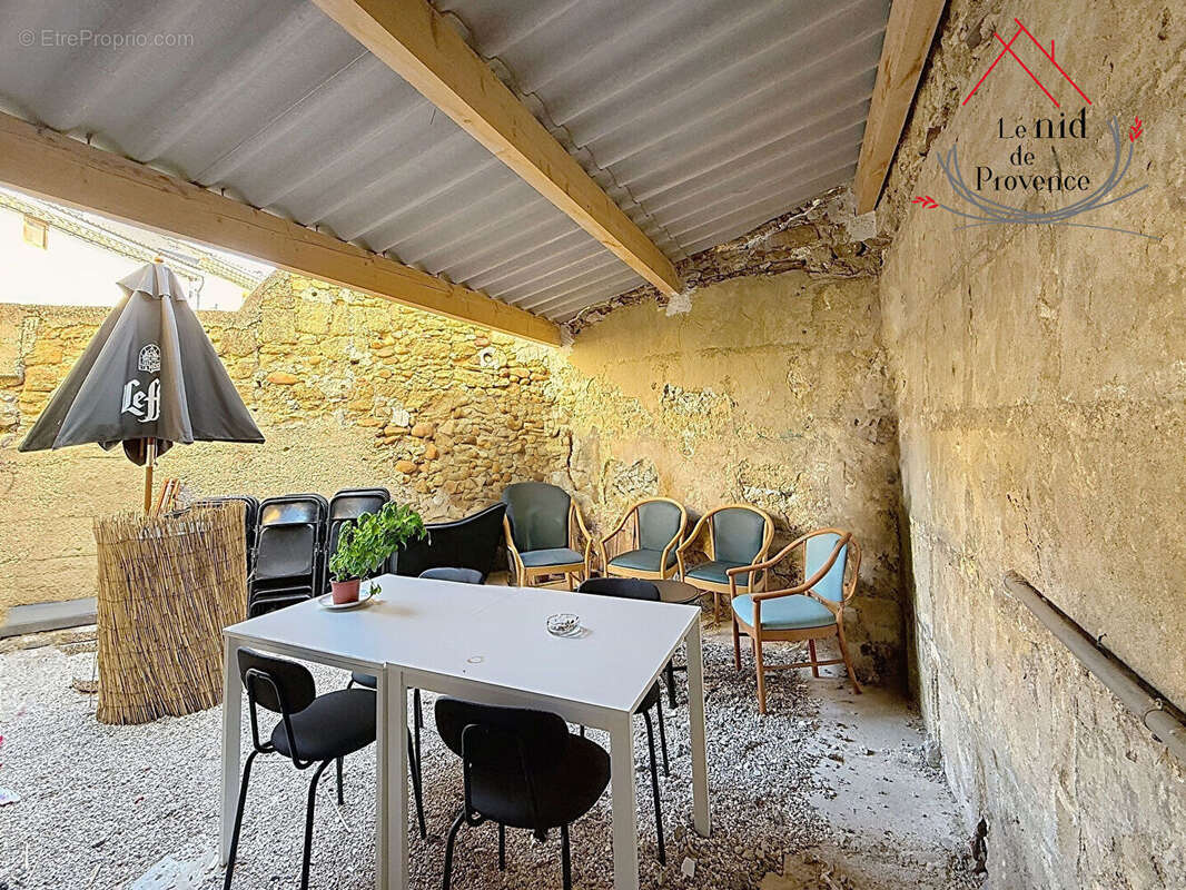 Immeuble  avec local commercial et appartement à  Bédarrides - photo 5