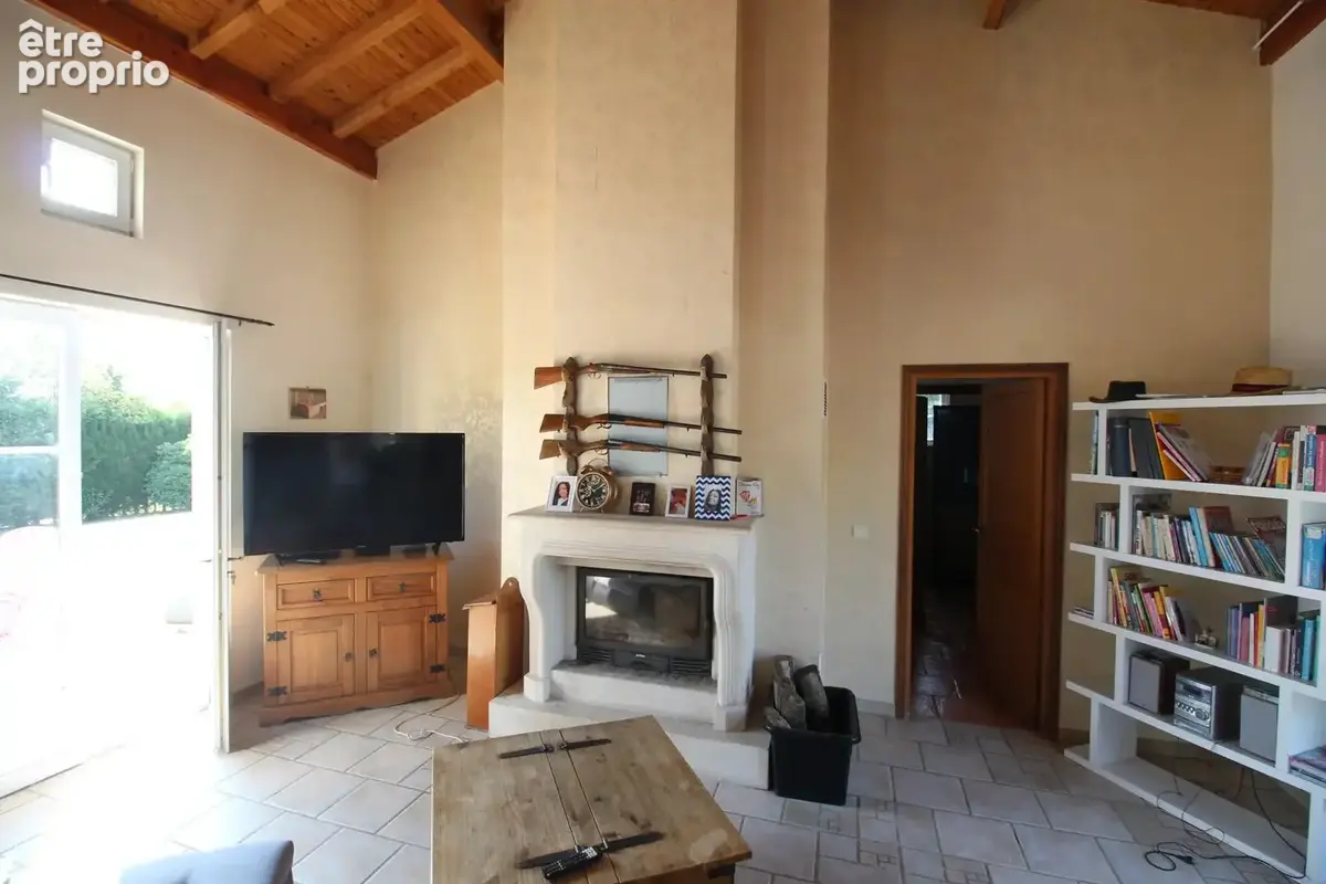 Maison de 3 chambres avec piscine, 6 hectares de terrain et installations équestres - photo 4