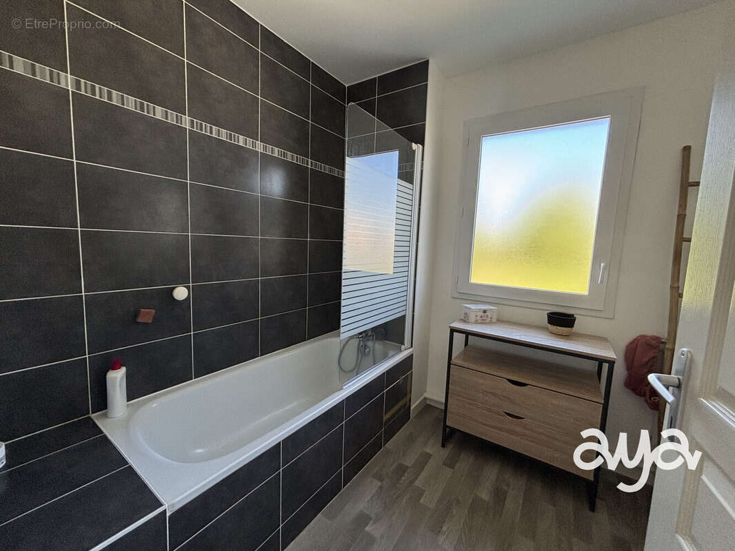Maison 83 m² à Saint-Etienne-De-Montluc  - photo 8