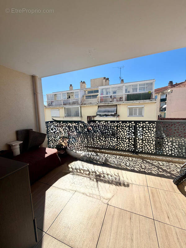 Appartement à SAINT-LAURENT-DU-VAR