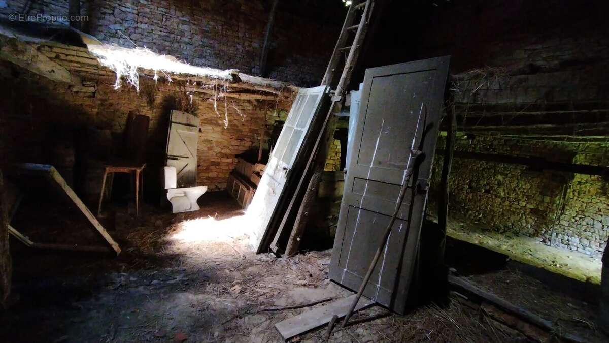 Maison et deux granges à rénover - photo 14