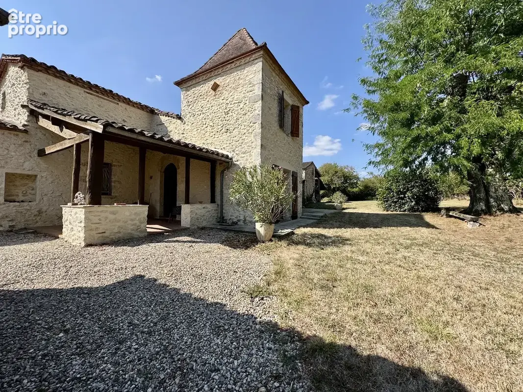 LACAUSSADE, maison en pierres d'environ 200 m2, 5 chambres avec terrain d'1ha4 - photo 2