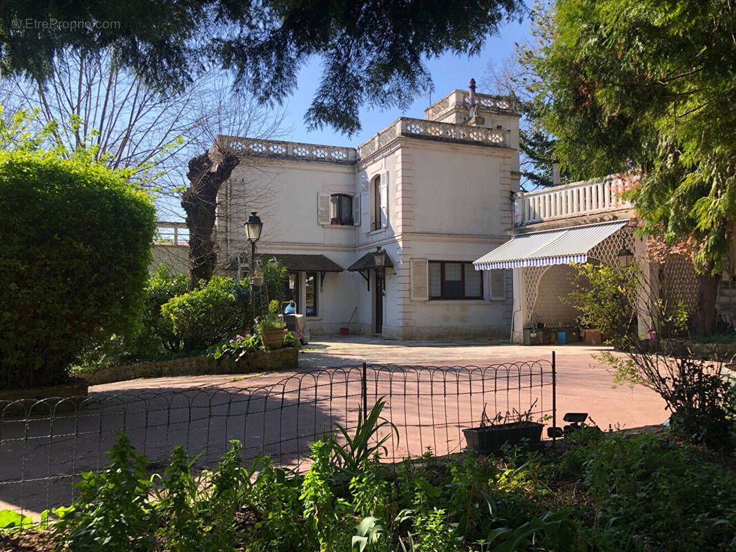 Maison à FOLLAINVILLE-DENNEMONT