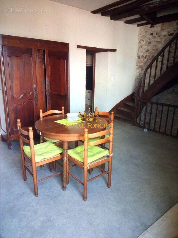 Maison 260 m² à Descartes  - photo 7