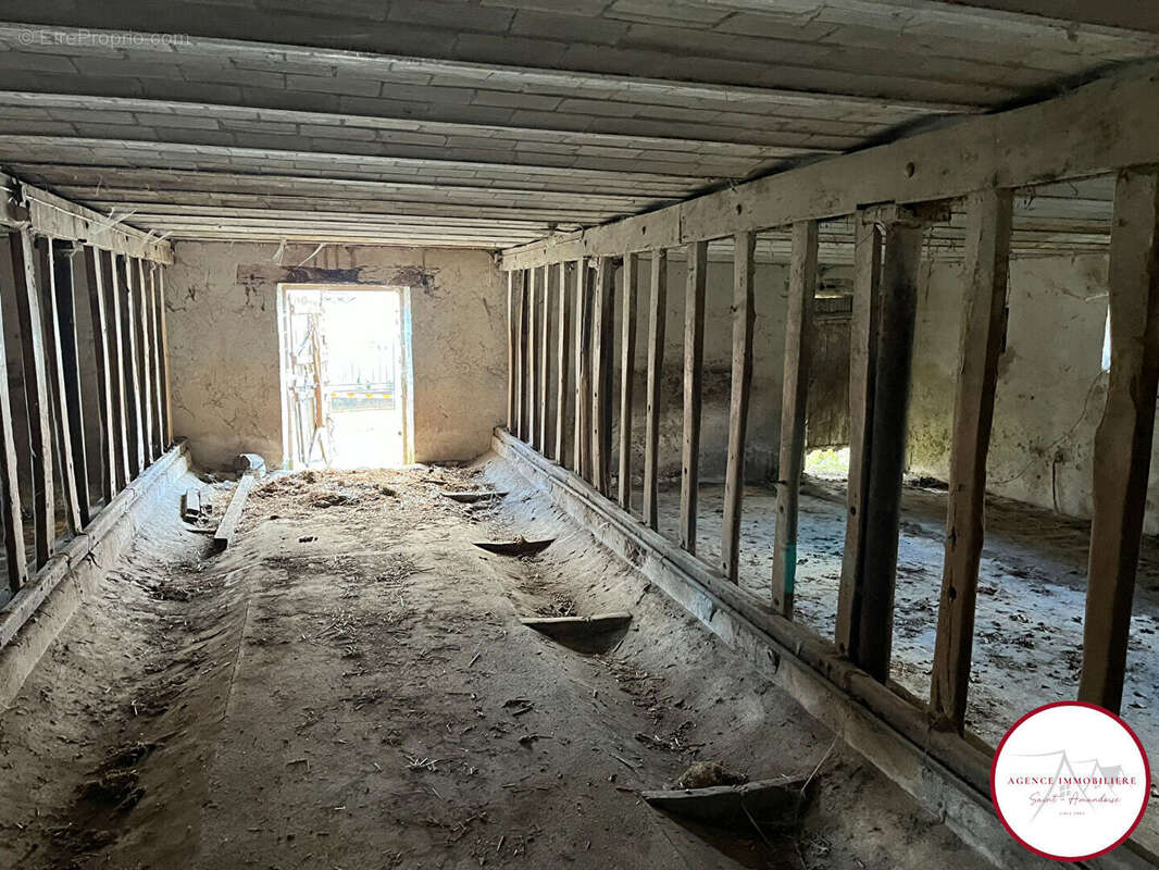 Autre à AINAY-LE-VIEIL