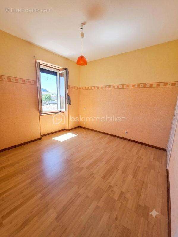 Maison de caractère de 120 m² sur terrain arboré de 575 m² - photo 8