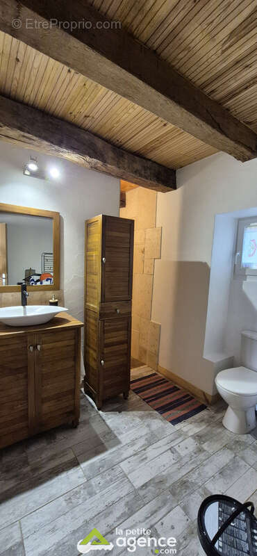 Maison en pierres avec poutres apparentes - photo 6