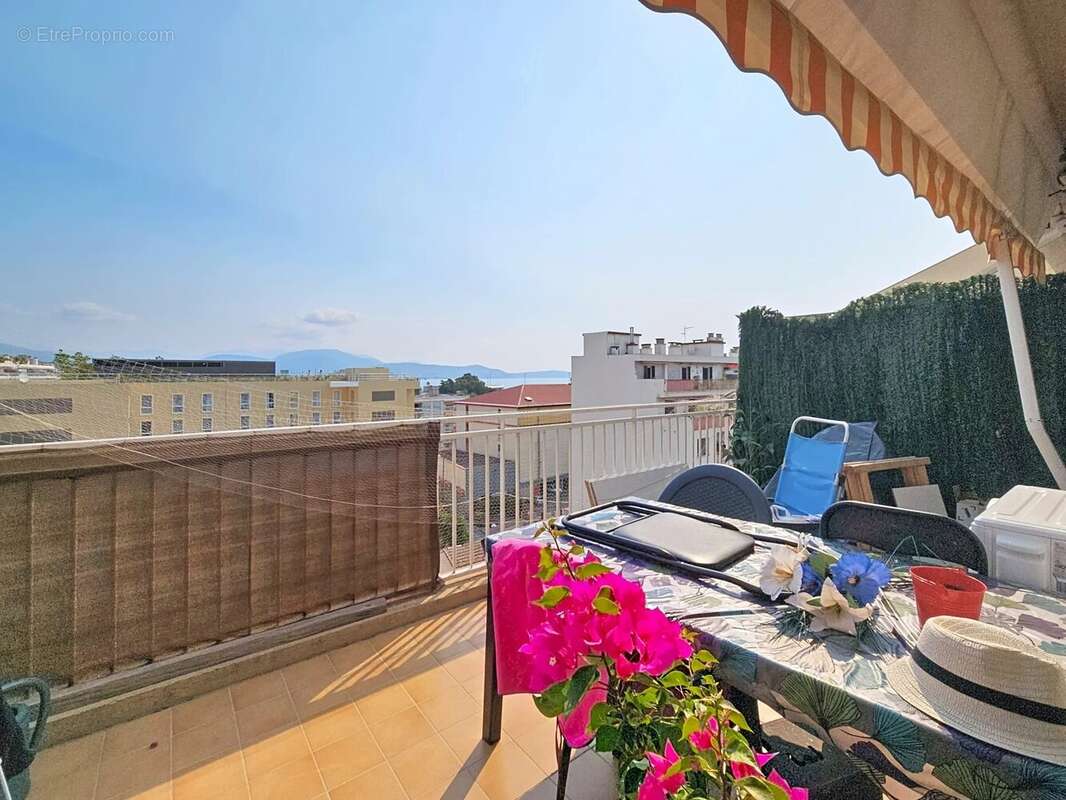 Nice Carras – Ferber – Dernier étage avec terrasse – À deux pas de la mer - photo 2