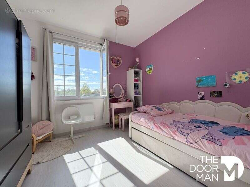 Maison à SAINT-HILAIRE-DE-CHALEONS