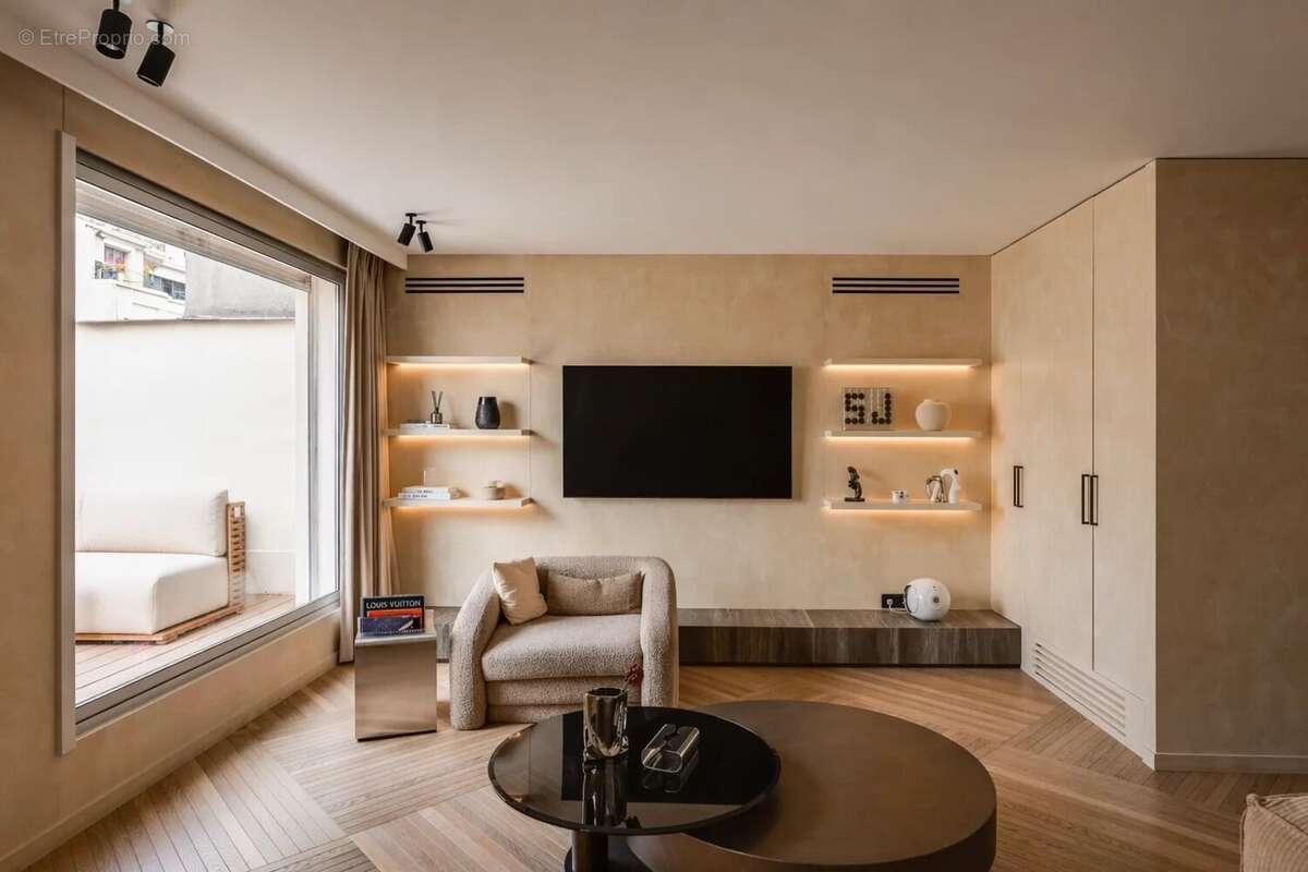 Appartement à PARIS-16E