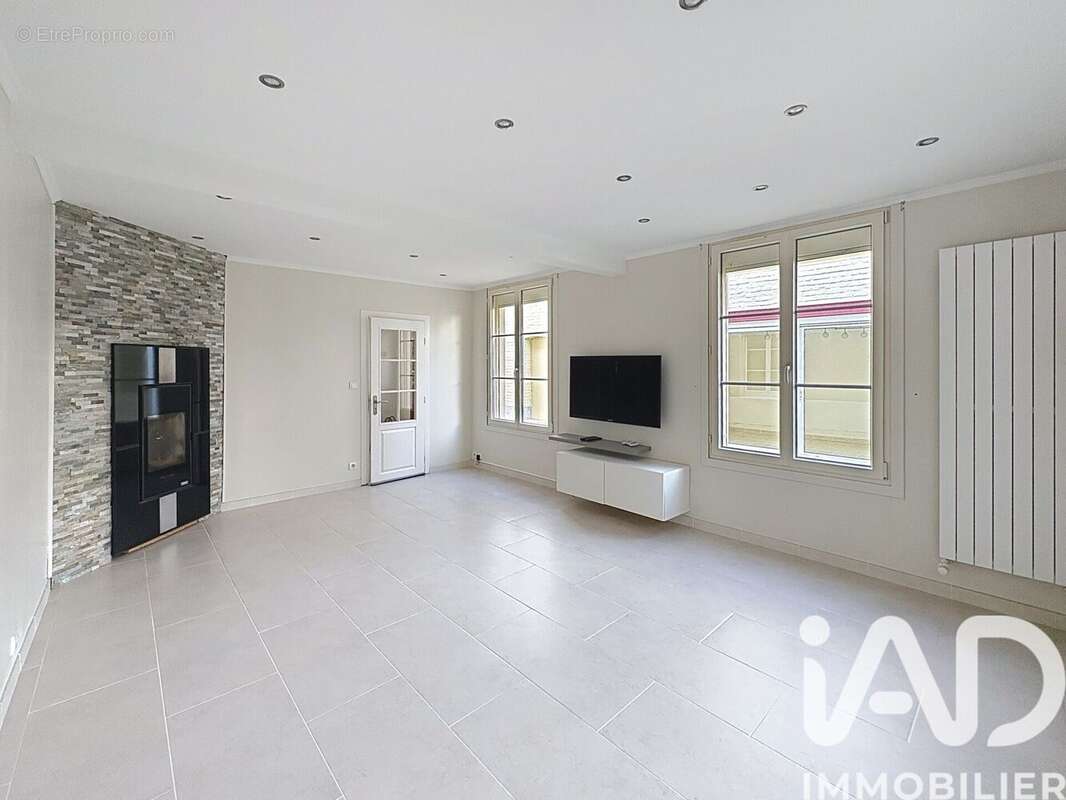 Photo 2 - Maison à AY