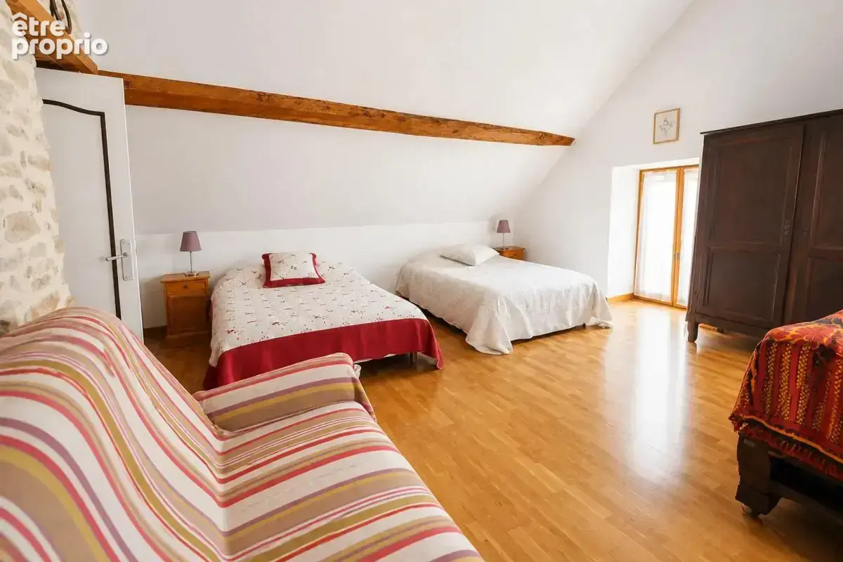 Maison de 6 pièces de 106 m² à Corvol-l'Orgueilleux - photo 5