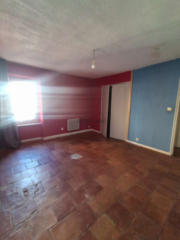 Maison à rénover avec terrasse et jardin - photo 17
