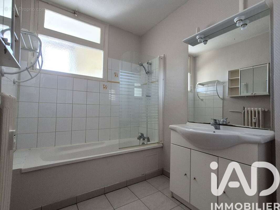 Photo 7 - Appartement à BAGNOLS-SUR-CEZE