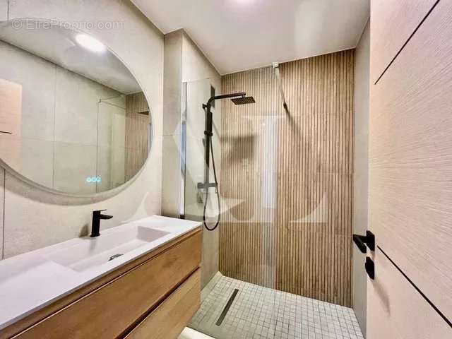 Appartement à VALLAURIS