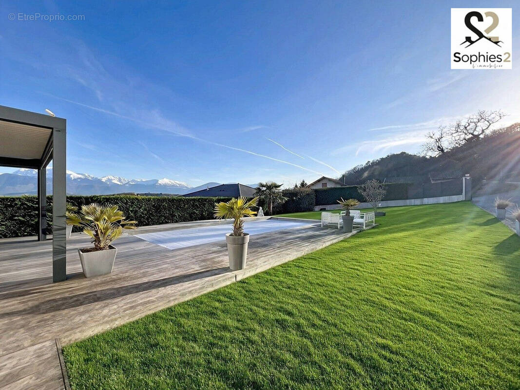 JARDIN PISCINE SUD EST - Maison à CLAIX