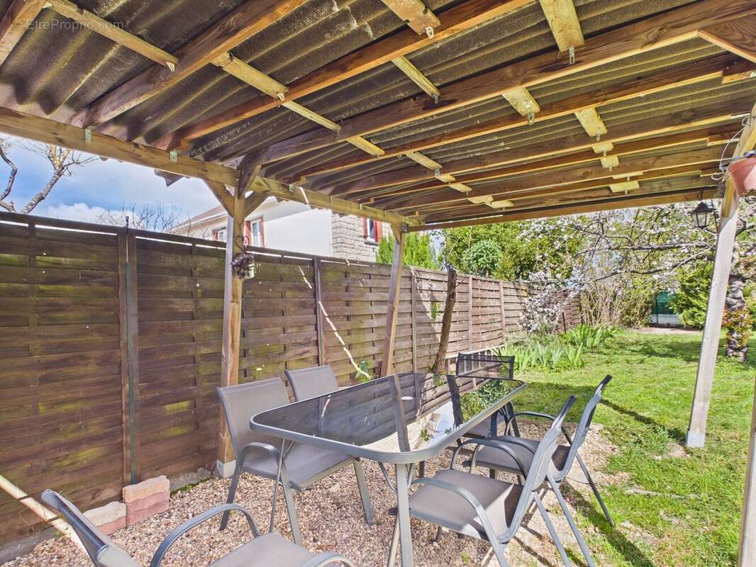 Maison à LA CHAPELLE-SAINT-LUC