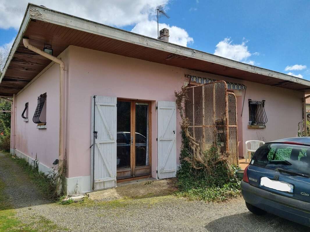 Maison à SAUGNAC-ET-CAMBRAN