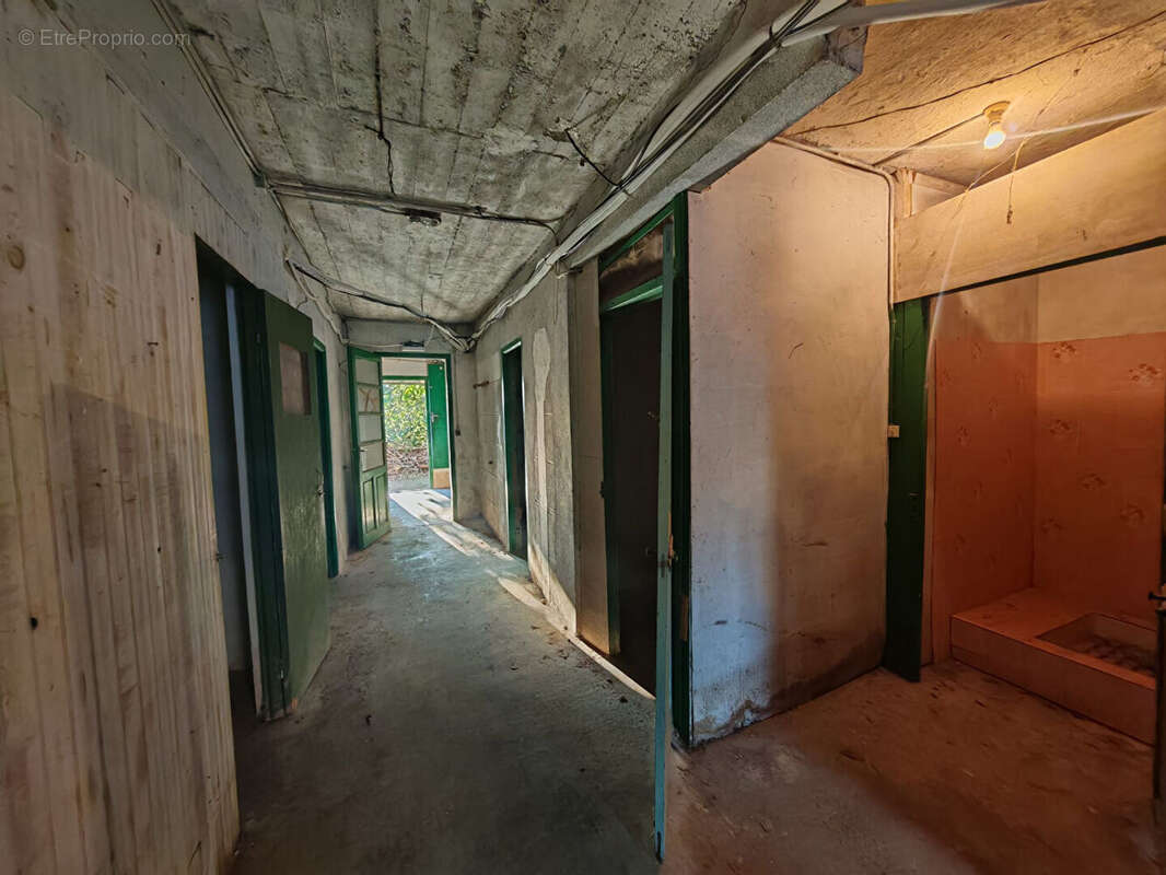 Maison de village avec jardin, garage et dépendances , Fort potentiel d'aménagement - photo 17