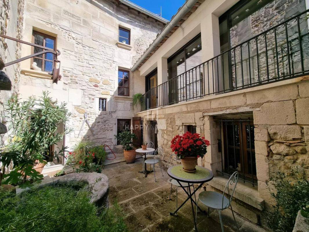 Maison à EYRAGUES