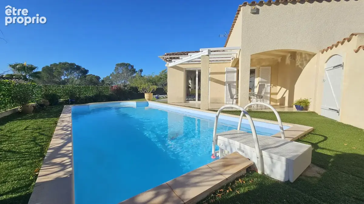 FREJUS, superbe villa avec piscine dans domaine sécurisé - photo 9