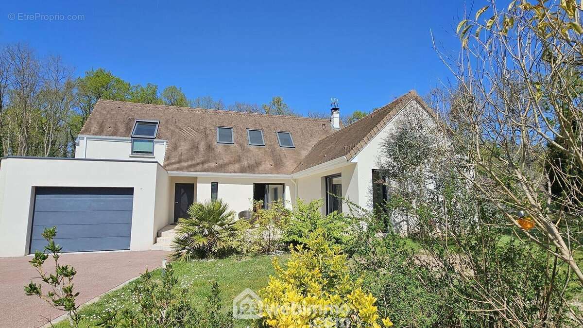 Bienvenue dans cette magnifique contemporaine maison de 170 m².