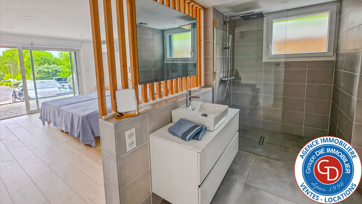 Magnifique villa rénovée avec 5 chambres, piscine et garage - photo 19